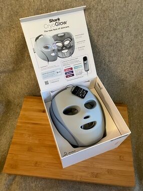 NIB - Shark CryoGlow LED Face Mask